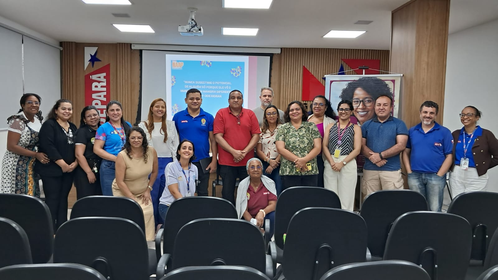 Ação Abril azul e verde