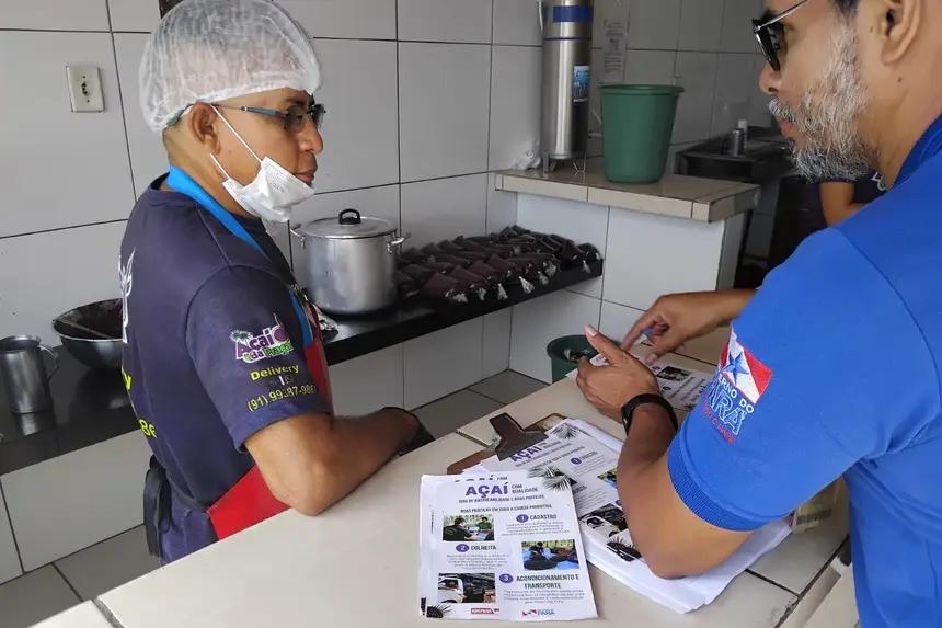 Orientação a batedores de açaí
