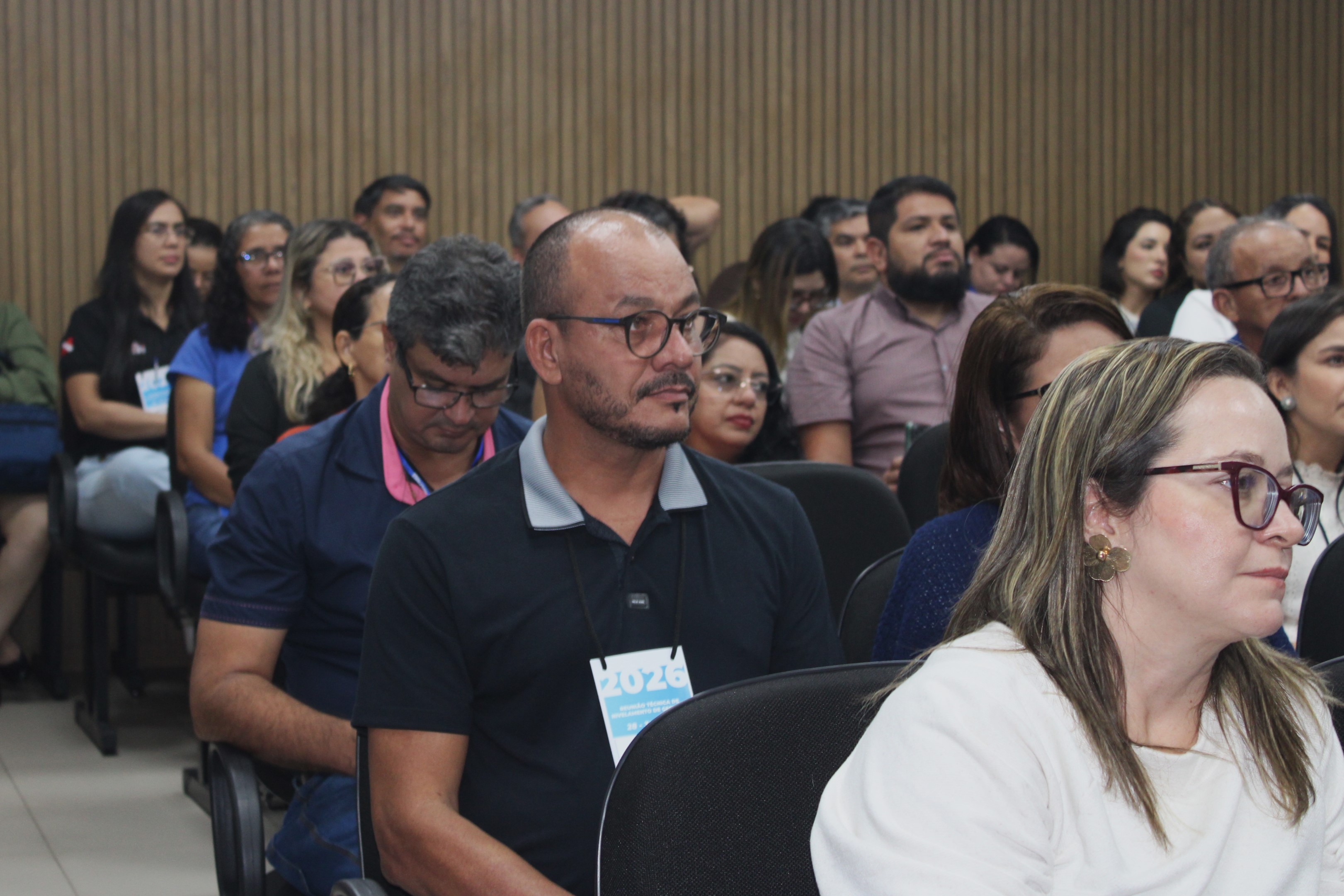 Os servidores assistiram às apresentações dos gerentes de cada setor