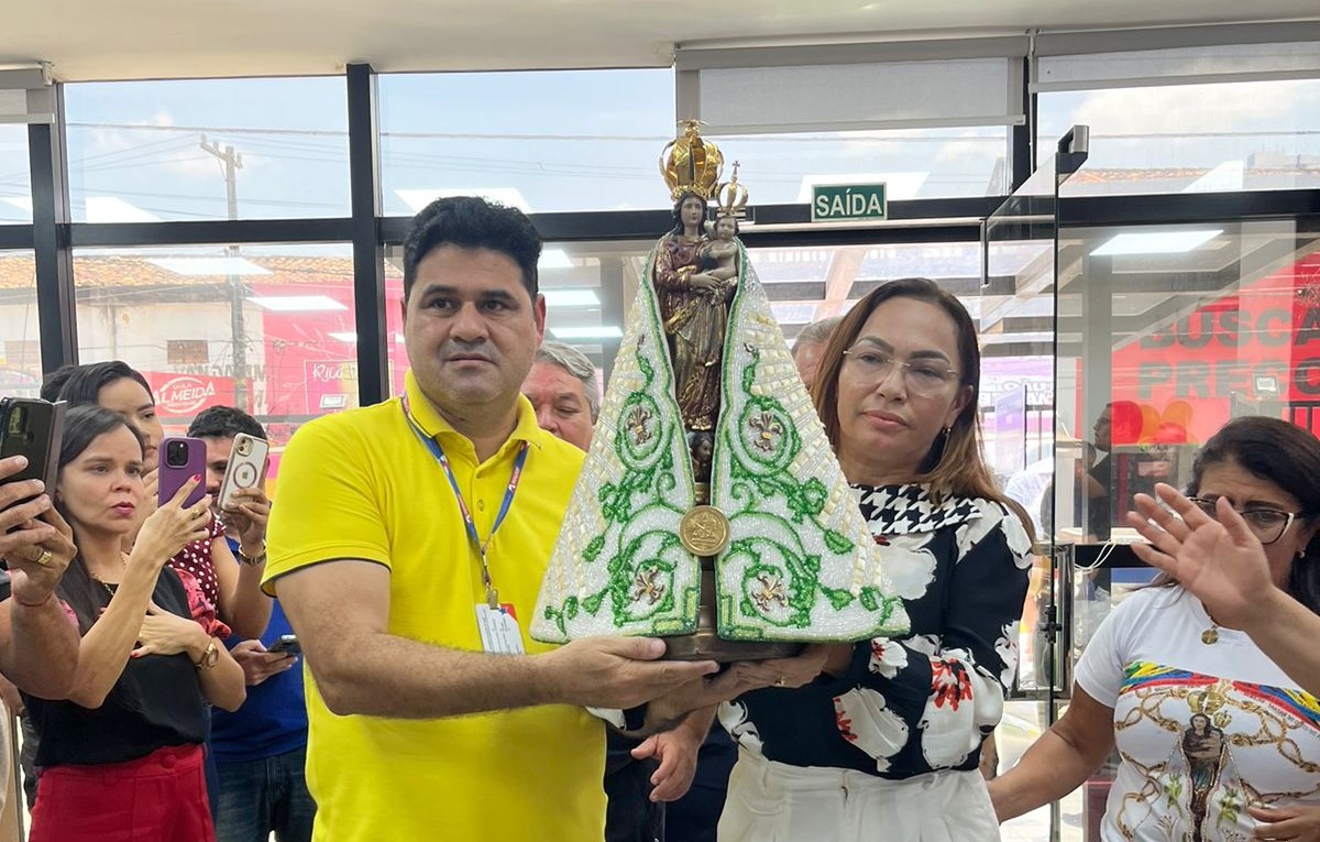 diretores com a imagem de Nsa Sra de Nazaré