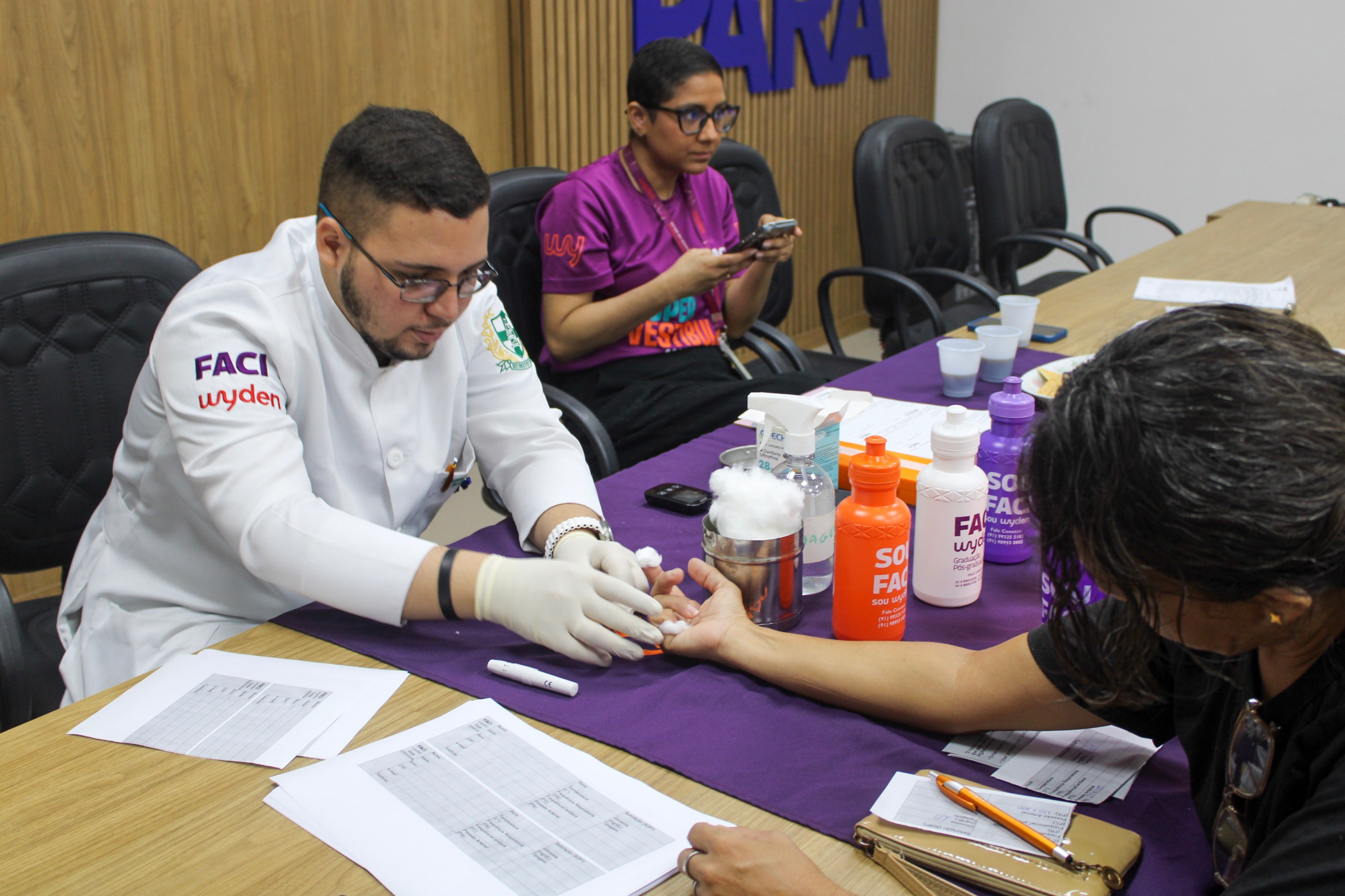 Ação fevereiro roxo e laranja