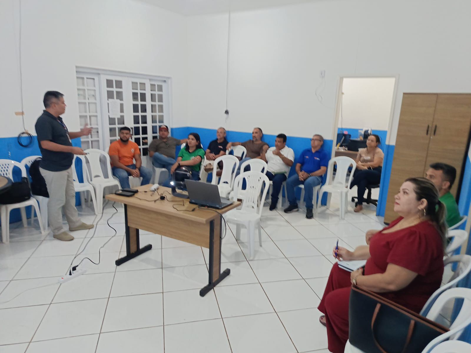 Palestra sobre comércio de produtos veterinários
