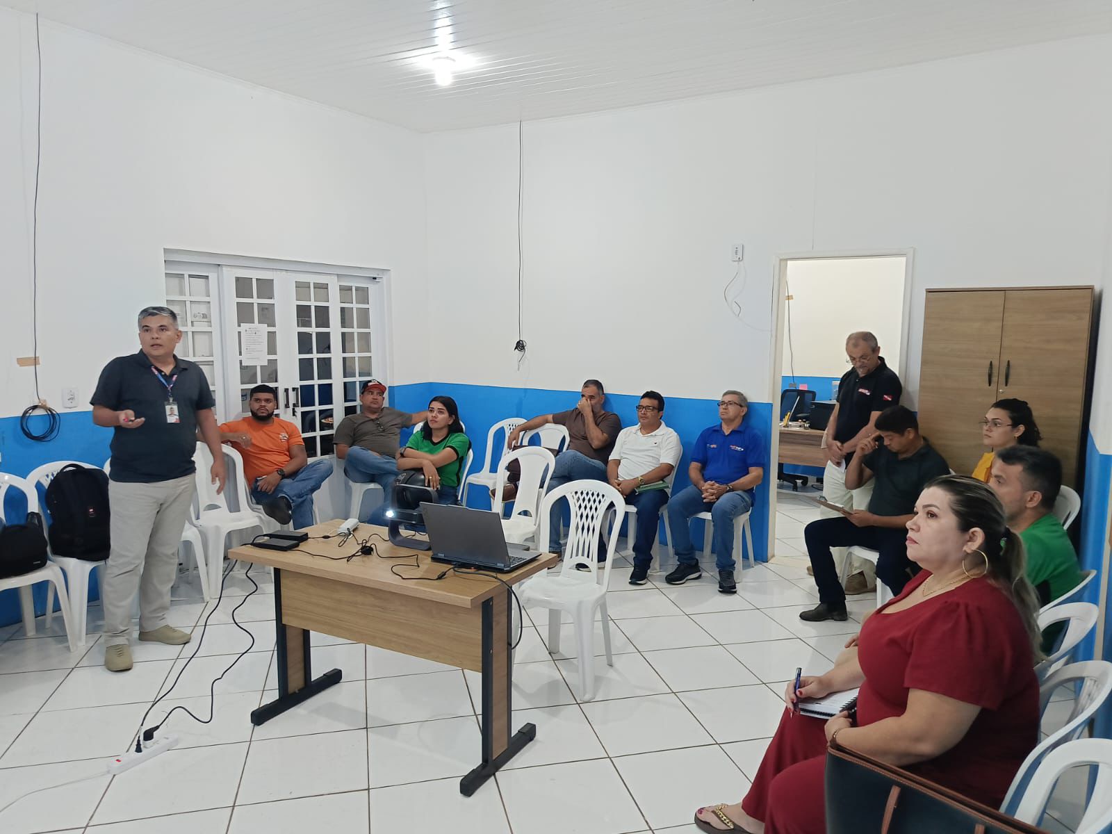 Palestra sobre comércio de produtos veterinários