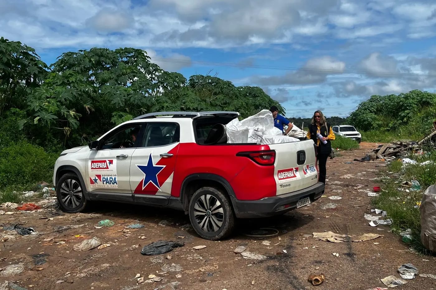 Carro da Adepará contendo a equipe de inspeção
