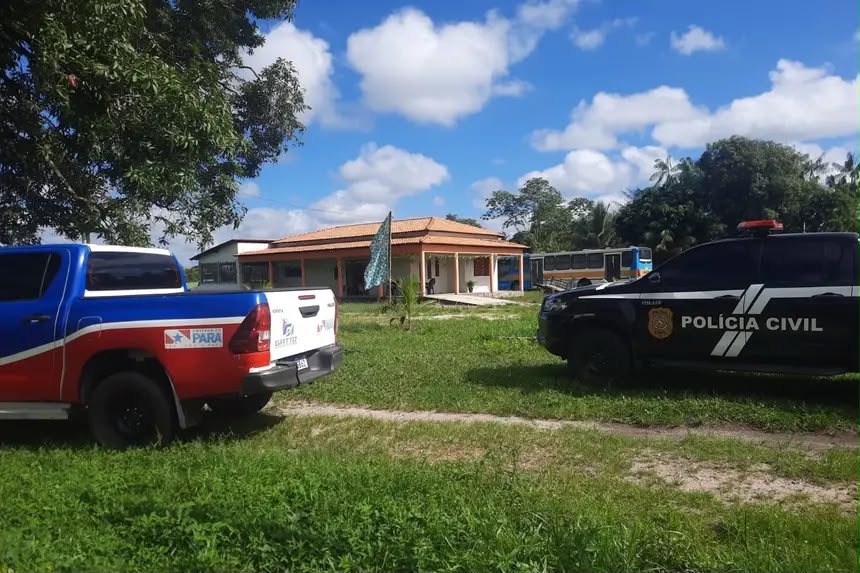 Carros da Adepará e da Polícia na fiscalização